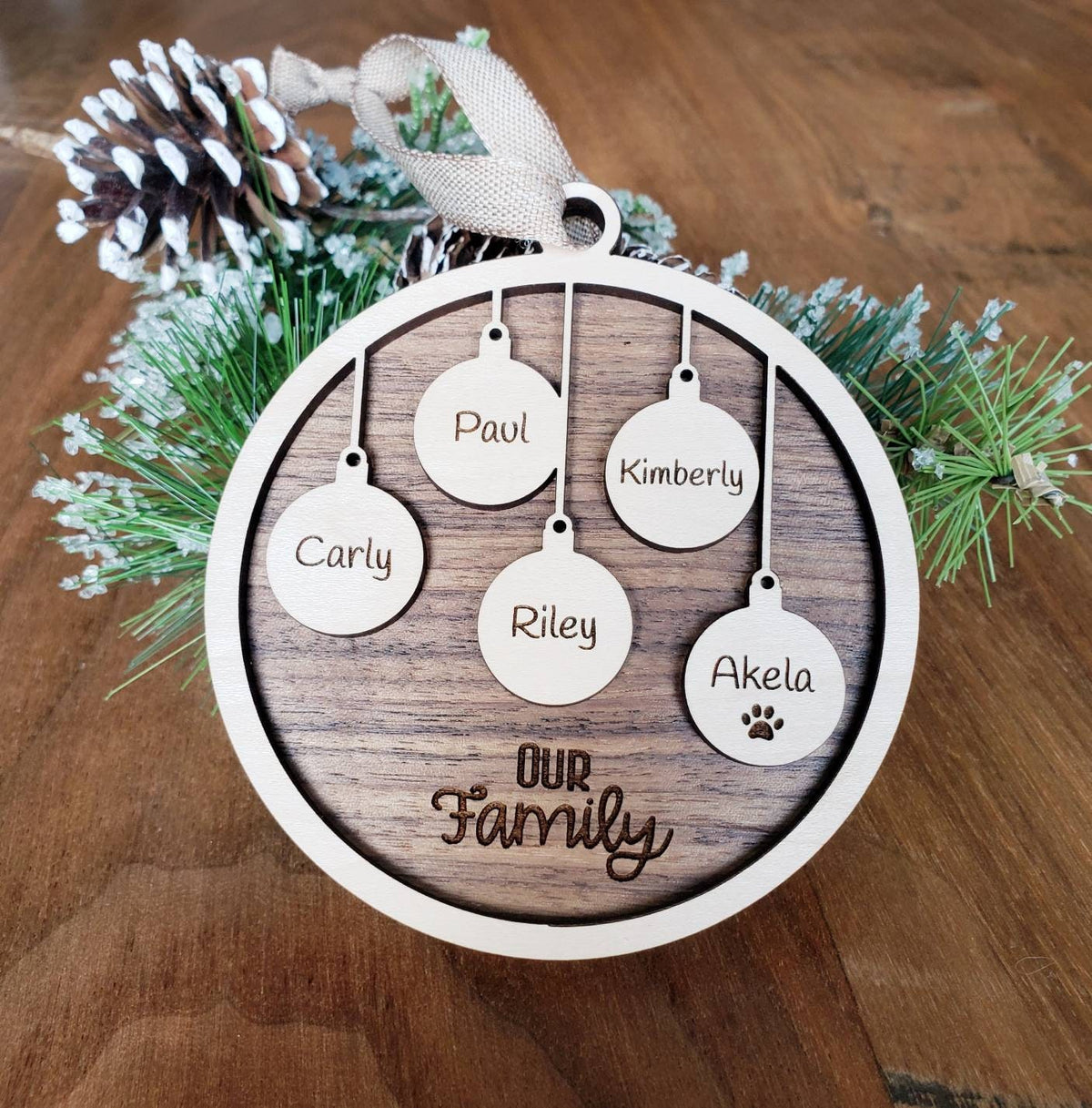 Personalized Family Bauble Ornament – Custom Names & Pets