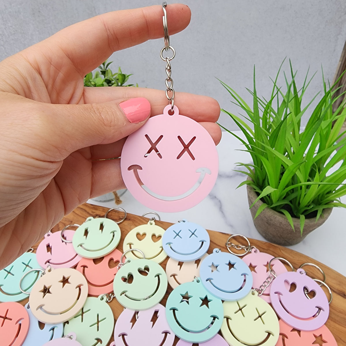 Smiley Face Acrylic Keychain: Cheerful Backpack Tag & Keyring